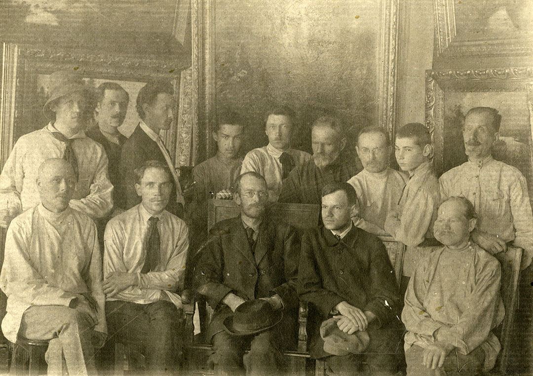 Группа работников Рыбинского художественно-исторического музея. 1920 г.